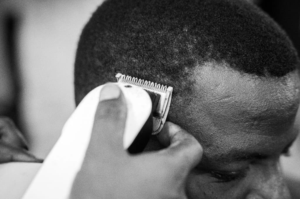 Close-up of trimmer lining - expert hairline shaping by Ben Ozzly